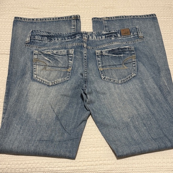 American Eagle Outfitters Favorite Boyfriend Jeans. 8L. Perfect Condition! - Picture 5 of 6